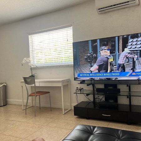 Miami Haven By Airport Villa Exterior photo
