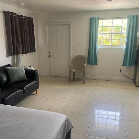 Miami Haven By Airport Villa Exterior photo