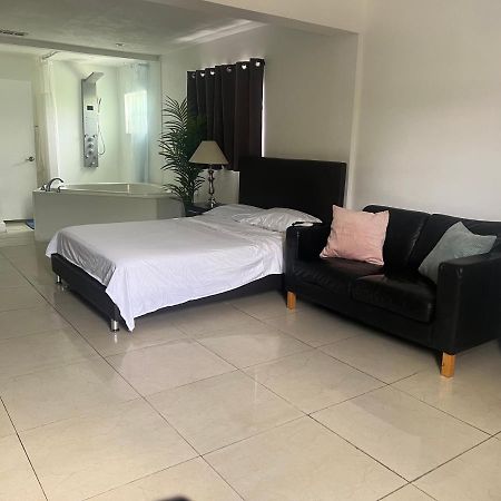 Miami Haven By Airport Villa Exterior photo